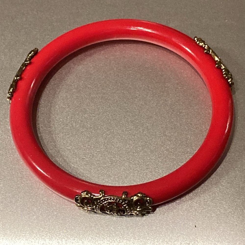 NWOT - Dark Pink Bangle & Oriental Filigree Bronze Charms Jewellery Bracelet